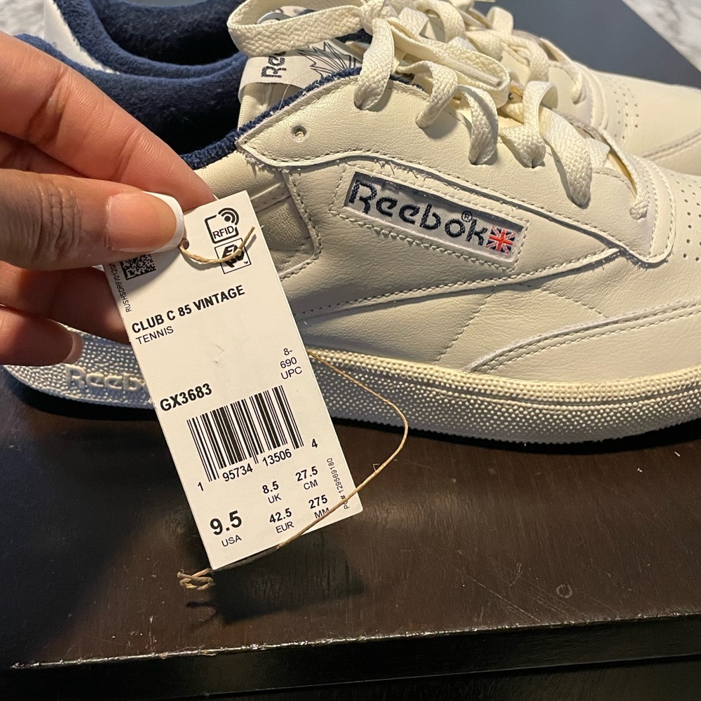 SOLD - Reebok Club C85 Vintage Sneaker

WORN ONCE